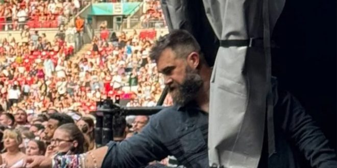 Jason and Kylie Kelce are naturals among the Swifties at Eras Tour show in London