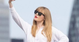 Taylor Swift lookalike causes a stir as she's pictured taking selfies in London