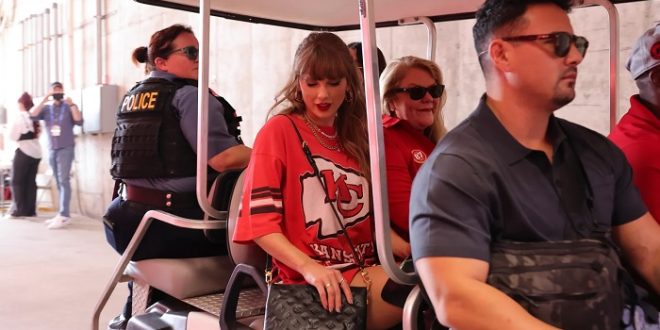 Did Taylor Swift Raid Travis Kelce’s Closet for the Chiefs Game Tonight?