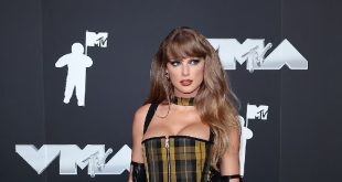 Taylor Swift Wears a Revenge Dress to the VMAs