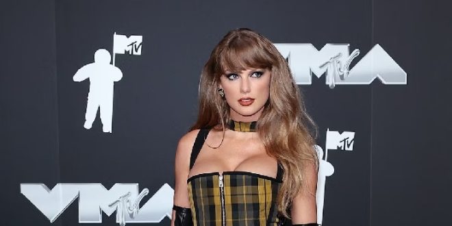 Taylor Swift Wears a Revenge Dress to the VMAs